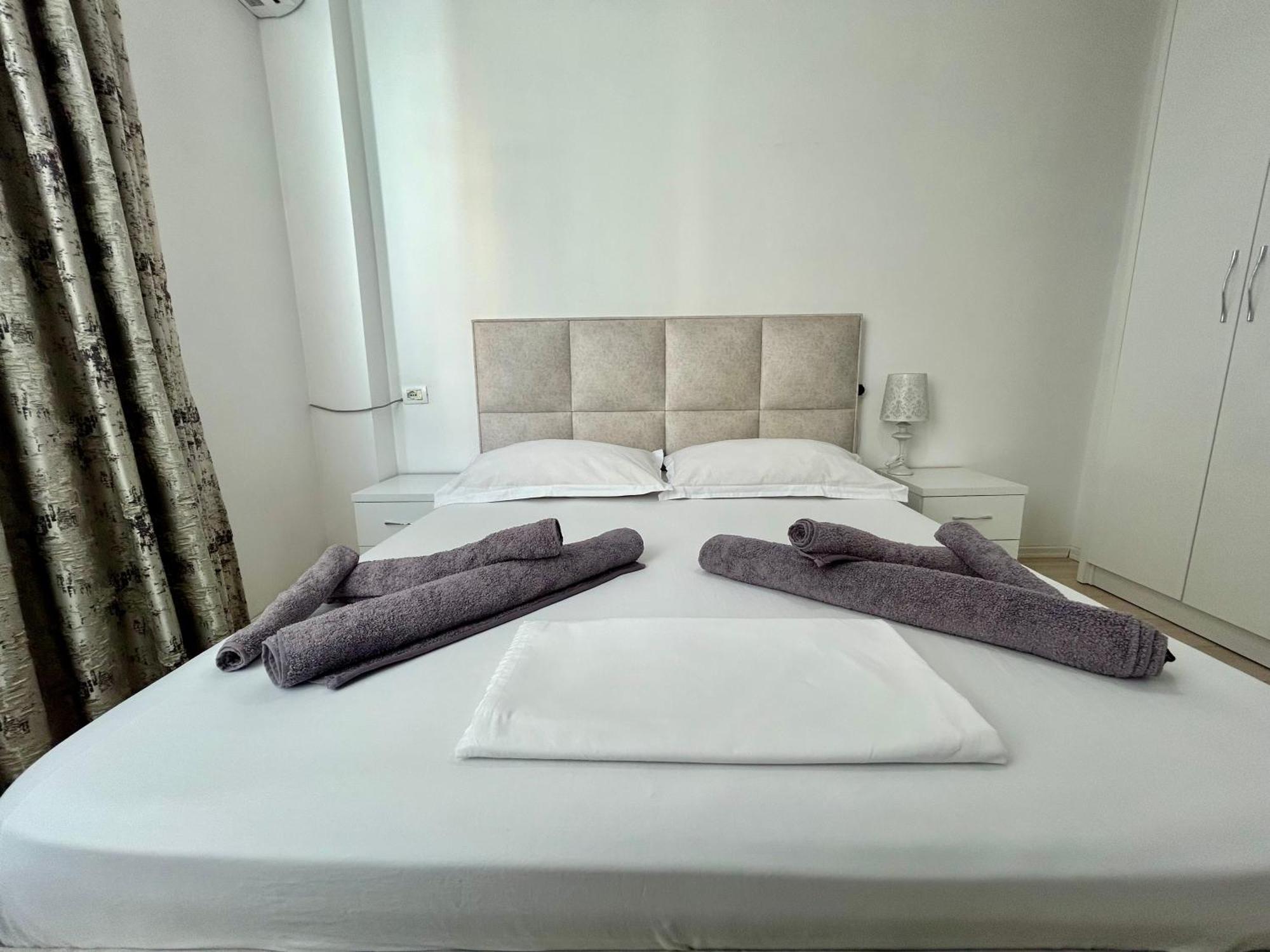 A&X Lovely And Central Apartment - 24H Self Check-In 地拉那 外观 照片